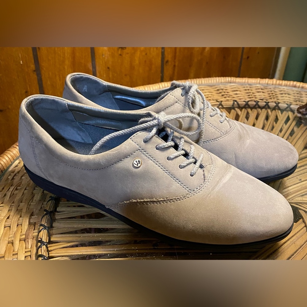 Easy Spirit Esmotion medium gray nubuck 6.5